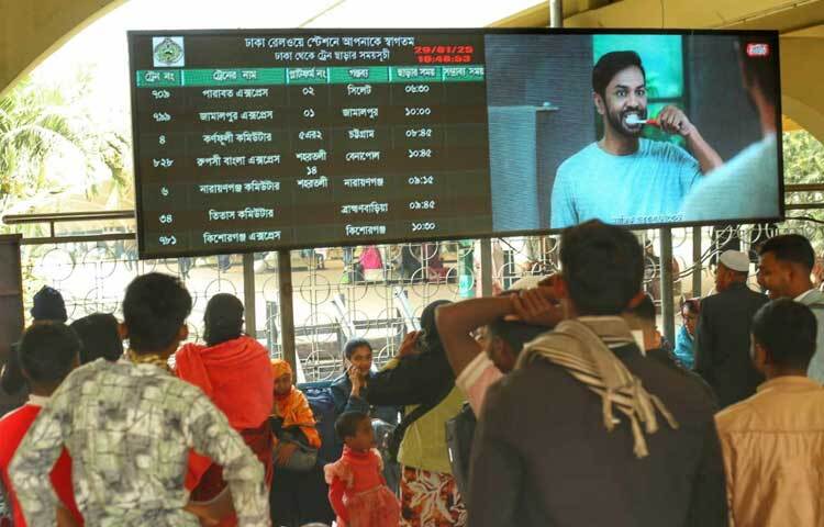আজ সময় মতো স্টেশন ছাড়ছে ট্রেনগুলো।