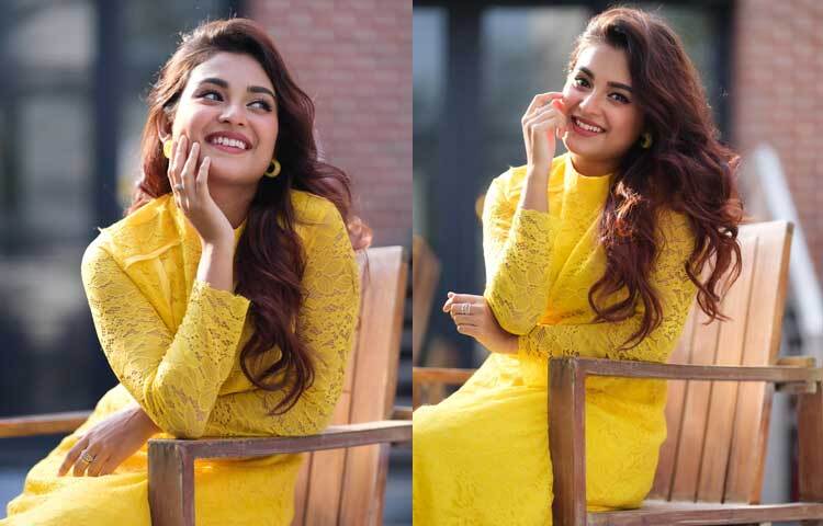 ফুলস্লিভ হলুদ ড্রেস, হালকা সাজ আর মুক্তা ঝরানো হাসিতে মায়াবী নায়িকা।