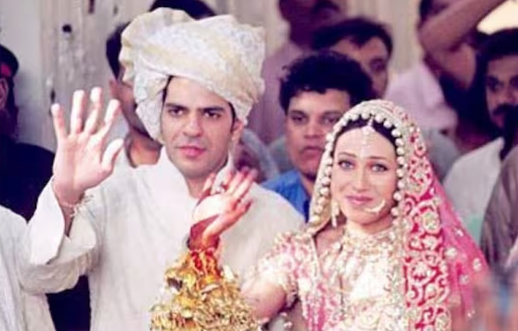 চলচ্চিত্র জীবনের সাফল্যের পাশাপাশি ব্যক্তিগত জীবন কিন্তু খুব সহজ ছিল না। ২০০৩ সালে ব্যবসায়ী সঞ্জয় কাপুরকে বিয়ে করেন কারিশমা। কিছুদিনের মধ্যেই সেই সংসারে শুরু হয় ভাঙনের সুর। নানা মতবিরোধ, মানসিক চাপ এবং পারিবারিক দ্বন্দ্বের কারণে ধীরে ধীরে দূরত্ব বাড়তে থাকে।