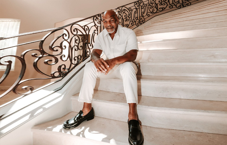 ২০০৫ সালে মাইক টাইসন আনুষ্ঠানিকভাবে বক্সিং থেকে অবসর নেন। কিন্তু এরপরও তিনি থেমে যাননি। তিনি ব্যবসার পাশাপাশি অভিনয় করেন চলচ্চিত্রে, এমনকি আত্মজীবনীভিত্তিক স্ট্যান্ড-আপ শো ‘মাইক টাইসন: আনডিসপিউটেড ট্রুথ’ চালু করে দর্শকদের মুগ্ধ করেন।