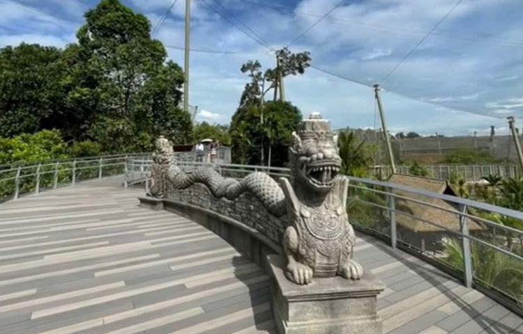 প্রযুক্তি, পরিকল্পনা ও নেতৃত্বের মিশেলে এই ছোট্ট দ্বীপ রাষ্ট্র নিশ্চিতভাবেই ভবিষ্যতের পরীক্ষায় জয়ী হবে, আর বিশ্বকে দেখাবে কীভাবে সংকট থেকে সমৃদ্ধি গড়ে তোলা যায়।