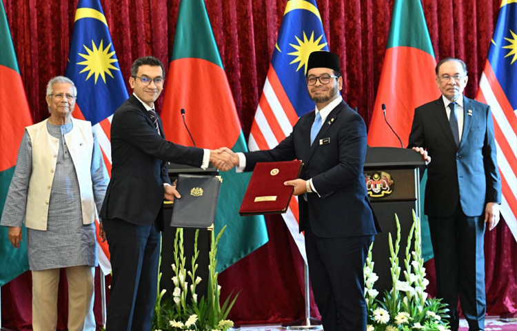 পুত্রজায়ায় মালয়েশিয়ার প্রধানমন্ত্রী আনোয়ার ইব্রাহিমের সঙ্গে দ্বিপক্ষীয় বৈঠক শেষে দুই দেশের মধ্যে পাঁচটি সমঝোতা স্মারক এবং তিনটি নোট বিনিময় সই হয়েছে।