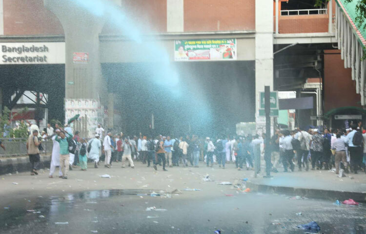 এতে সেখানে উত্তেজনাকর পরিস্থিতি সৃষ্টি হয়।