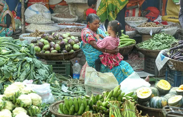 The colors of vegetables are green, red, orange, white - so beautifully arranged as if someone had finished painting them the night before. Such a scene on a winter morning makes any person stop and stare.