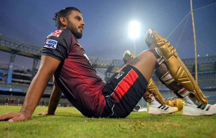 নিতিশ রানার ক্যারিয়ারে উত্থানের পাশাপাশি কিছু কঠিন সময়ও এসেছে। ফর্মের ওঠানামা, আইপিএলে প্রত্যাশা পূরণ না করার চাপ, জাতীয় দলে নিয়মিত সুযোগ না পাওয়া এসব তার জন্য নতুন নয়। কিন্তু এখানেই নিতিশ অন্যদের থেকে আলাদা। তিনি নিজেকে বারবার নতুন করে মূল্যায়ন করেছেন। টেকনিক্যাল পরিবর্তন, মানসিক প্রস্তুতি, ফিটনেস সবকিছুতেই তিনি সময় দিয়েছেন। ক্রিকেটে যেখানে অনেকেই দ্রুত হারিয়ে যান, সেখানে নিতিশ টিকে আছেন নিজের কাজের প্রতি বিশ্বাস রেখে।