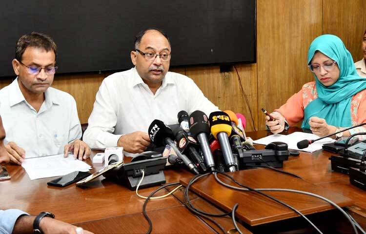 আজ মন্ত্রণালয়ের সম্মেলন কক্ষে দেশে চলমান বন্যার সার্বিক পরিস্থিতি নিয়ে সাংবাদিকদের ব্রিফ করেন দুর্যোগ ব্যবস্থাপনা ও ত্রাণ মন্ত্রণালয়ের সচিব মো. কামরুল হাসান। ছবি: পিআইডি