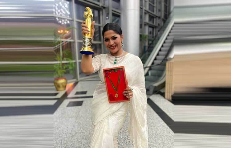 লাক্স সুন্দরী প্রতিযোগিতার মাধ্যমে শোবিজে পা রাখলেও এখন পর্যন্ত বহু নাটক-টেলিফিল্ম উপহার দিয়েছেন তিনি। এখানেই থেমে যাননি তিনি। নাম লিখিয়েছেন চলচ্চিত্রেও। পেয়েছেন জাতীয় চলচ্চিত্র পুরস্কারও।