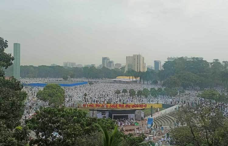 এর আগে ঘোষণা দেওয়া হয়, সকাল ৯টা থেকে দুপুর ১টা পর্যন্ত দাওয়াত ও তাবলিগ, মাদারেসে কওমিয়া এবং দ্বীনের হেফাজতের লক্ষ্যে সম্মেলন অনুষ্ঠিত হবে।