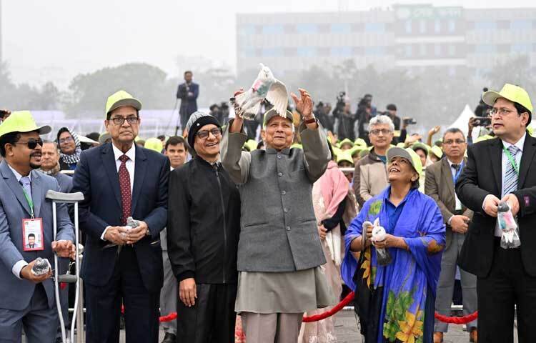 ওয়াকাথন ও সমাজসেবা সম্মেলন উদ্বোধন করেছেন প্রধান উপদেষ্টা ড. মুহাম্মদ ইউনূস। ছবি: সিএ প্রেস উইং