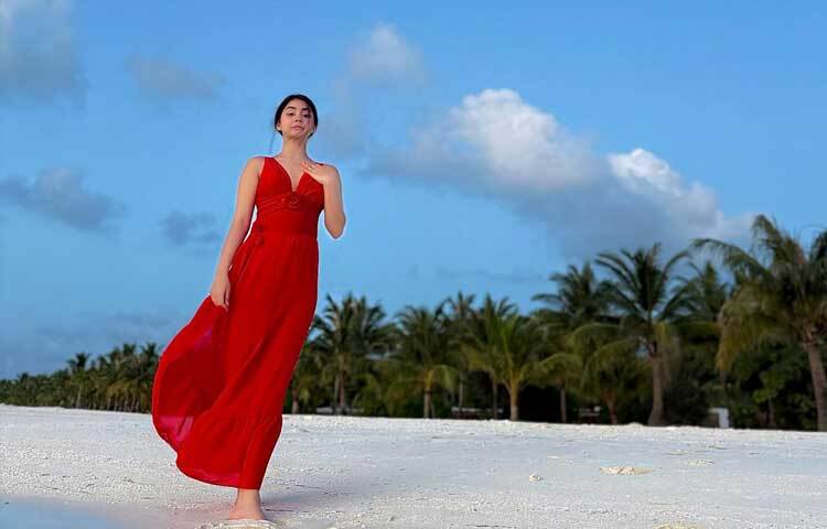 রোববার দিনগত রাতে তাহসানের স্ত্রী রোজা আহমেদ তাদের হানিমুনের কয়েকটি স্থিরচিত্র শেয়ার করেছেন।