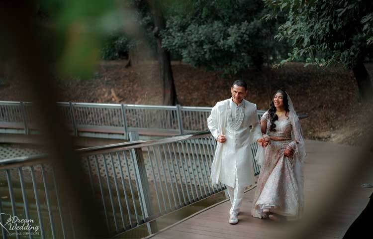 একাধিক ছবি ও ভিডিওতে নব-দম্পতির একান্ত আনন্দময় মুহূর্ত ফুটে উঠেছে।