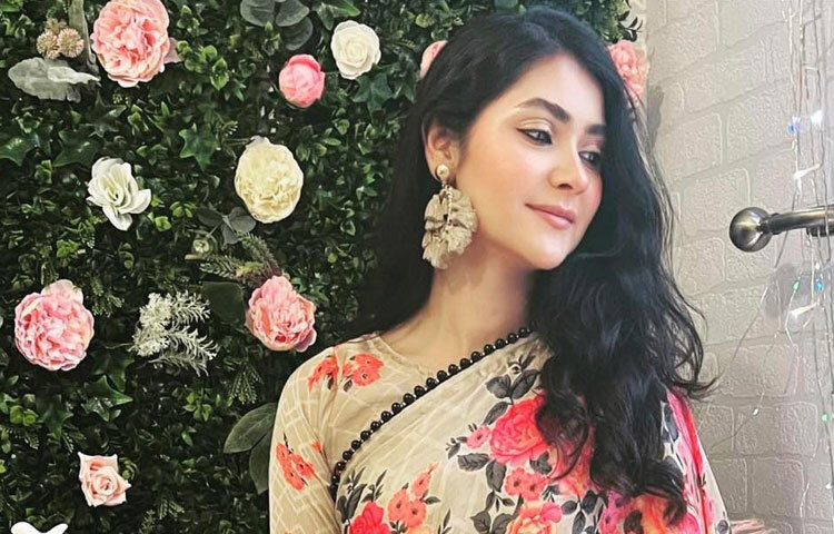 ‘মেহেরজান’-এর মধ্য দিয়ে শায়নার চলচ্চিত্রে অভিষেক হয়েছে।