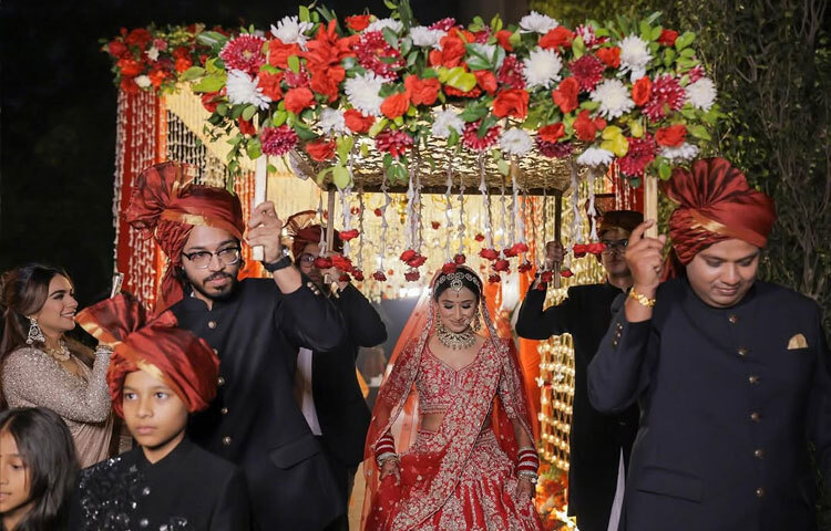 ‘ভাগ্য লক্সমী’ সিরিয়ালে মালিশকা চরিত্রে অভিনয় করে বেশ জনপ্রিয়তা পেয়েছেন মায়েরা।