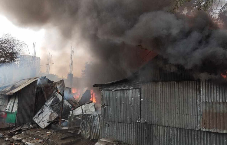 ফায়ার সার্ভিসের ডিউটি অফিসার রাফি আল ফারুক জাগো নিউজকে এ তথ্য নিশ্চিত করেছেন।