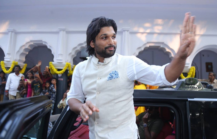 ২০১৬ সালে আল্লু অর্জুন সব থেকে বেশি গুগলে অনুসন্ধানকৃত টলিউড তারকা।