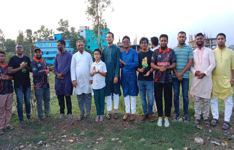 প্রতিযোগিতা শেষে দুটি ক্যাটাগরিতে বিজয়ীদের মাঝে পুরস্কার তুলে দেওয়া হয়।