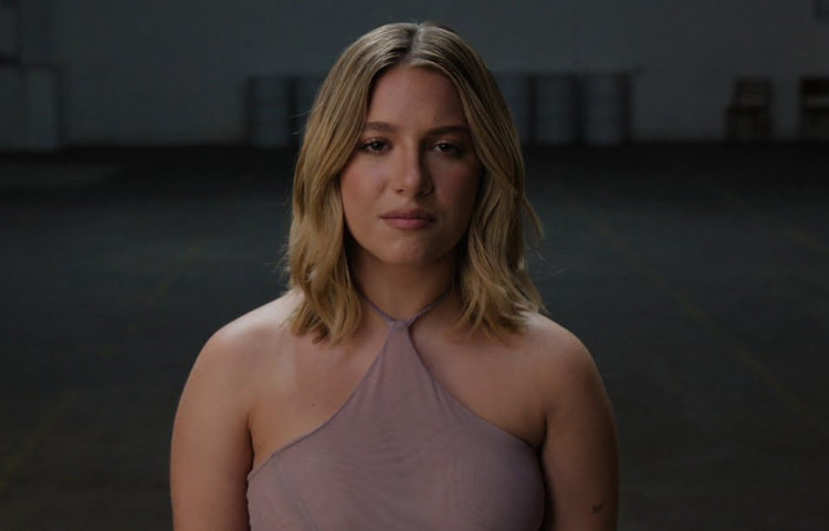 জনি অরল্যান্ডোর সঙ্গে তার ‘ডে অ্যান্ড নাইট’ ও ‘হোয়াট ইফ’ গানগুলো ব্যাপক জনপ্রিয়তা পায়। তিনি পলো রালফ লরেনের জন্য মডেলিং করেছেন এবং ‘দ্য ম্যাডি অ্যান্ড ম্যাকেঞ্জি কালেকশন’ নামে একটি ফ্যাশন লাইন চালু করেছেন।