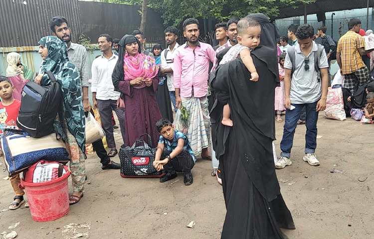 ভাড়া বাড়ানোর কারণ জানতে চাইলে সায়েদাবাদে ইকোনো পরিবহনের এক ম্যানেজার বলেন, ঈদ উপলক্ষে মালিকপক্ষের সিদ্ধান্তেই কিছুটা বেশি ভাড়া নেওয়া হচ্ছে। ঈদের তিন দিন পর আগের ভাড়ায় ফেরত যাব।