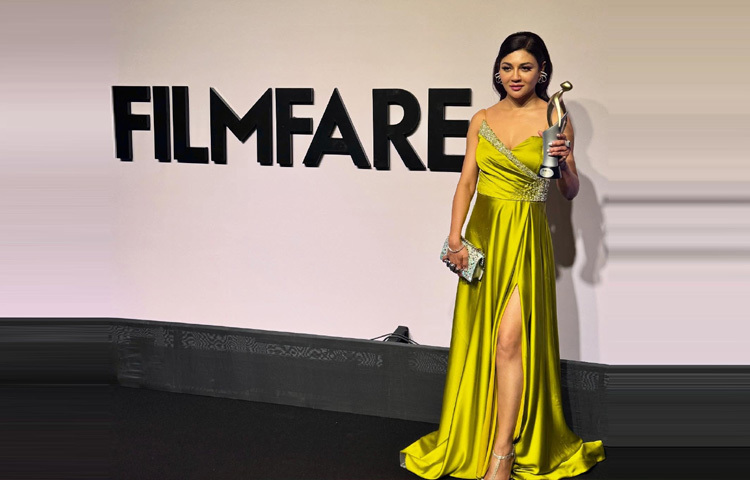 জয়া শুধু দুই বাংলায় সীমাবদ্ধ নন। তার অভিনীত চলচ্চিত্র ‘রবিবার’, ‘দেবী’, ‘বিউটি সার্কাস’সহ অনেক সিনেমা আন্তর্জাতিক চলচ্চিত্র উৎসবে প্রশংসিত হয়েছে। ‘বিসর্জন’ ছবির জন্য তিনি ফিল্মফেয়ার ইস্ট পুরস্কার পান, যা দুই বাংলার গণ্ডি পেরিয়ে আন্তর্জাতিক মিডিয়ায় তাকে চিনিয়ে দেয়।