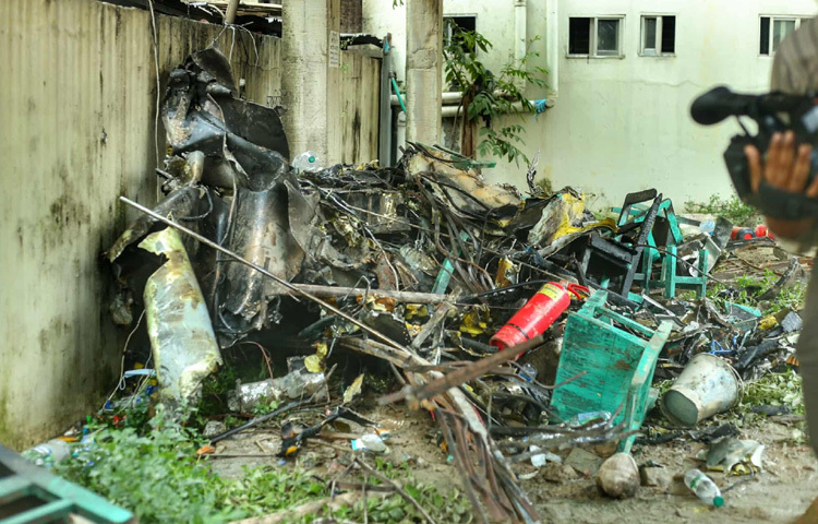 এ যেন ময়লার স্তুপ।