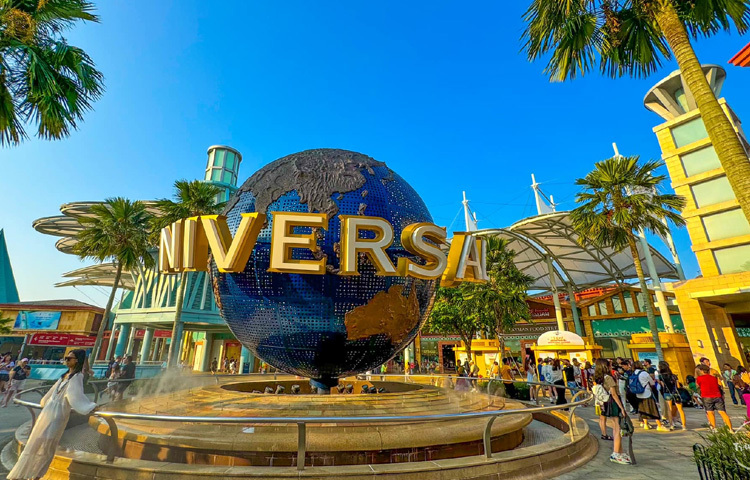 তাপমাত্রার অপ্রত্যাশিত বৃদ্ধিও শ্রমজীবী মানুষের কর্মক্ষমতায় প্রভাব ফেলতে পারে। অন্যদিকে, ২০৩০ সালের মধ্যে দেশের এক-চতুর্থাংশ মানুষ ৬৫ বছরের বেশি বয়সী হবে। এতে স্বাস্থ্যসেবায় চাপে বৃদ্ধি পাবে, যা নতুন প্রযুক্তি ও সেবা ব্যবস্থার মাধ্যমে সামলাতে সরকার জোরালো উদ্যোগ নিয়েছে।