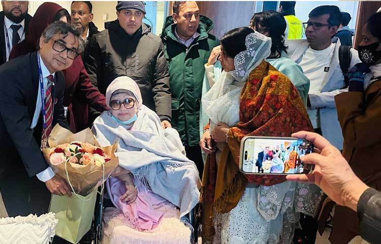 এর মধ্য দিয়ে দীর্ঘ সাড়ে সাত বছর পর মা-ছেলের সাক্ষাৎ হলো।