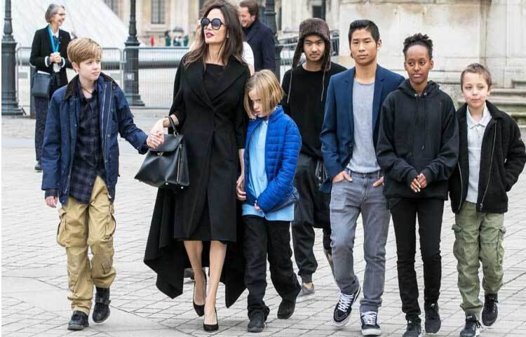 পিট ও জোলির ছয় সন্তান আছে, যাদের মধ্যে তিনজন আন্তর্জাতিকভাবে দত্তক নেওয়া।