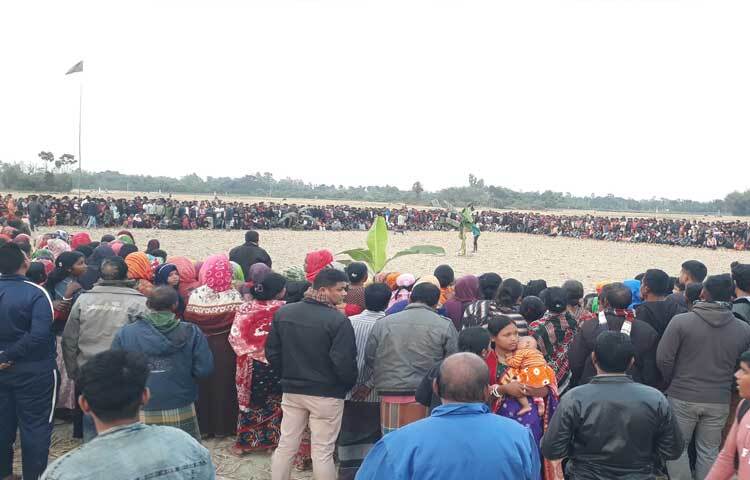 আয়োজক কমিটির প্রধান আবু সাঈদ বলেন, আমরা তিন দিনব্যাপী বিভিন্ন খেলার আয়োজন করেছি। আজ শেষ দিনে সাপ দিয়ে পাতা খেলা অনুষ্ঠিত হল। এখানে বিজয়ী হওয়াটাই বড় কথা। এখানে তান্ত্রিকের মন্ত্রের শক্তি পরীক্ষা করা হয়। এতে মানুষ আনন্দ পায়।