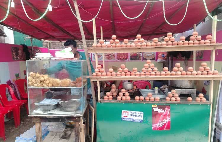 রয়েছে চায়ের স্টলও।