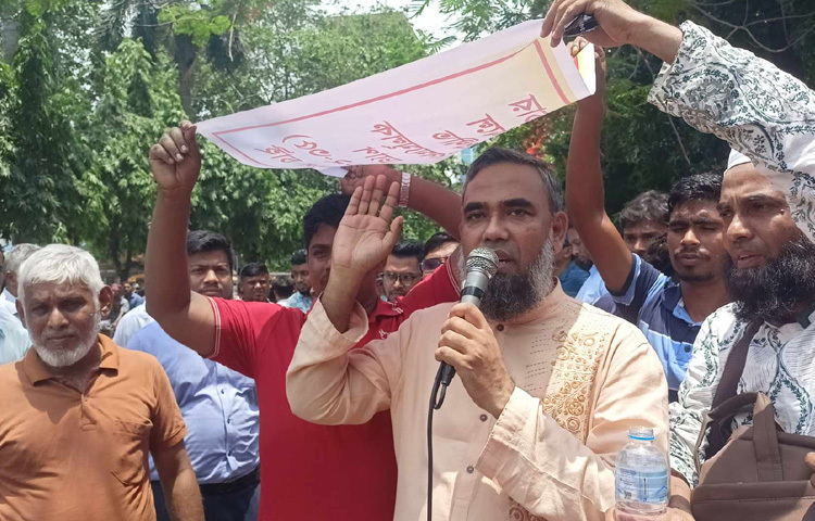 ড্যাপ বাস্তবায়ন ঘিরে নগরীতে দীর্ঘদিন ধরেই অসন্তোষ বিরাজ করছে। বিশেষজ্ঞদের একাংশ বলছেন, পরিবেশ সংরক্ষণ ও নগর ব্যবস্থাপনায় শৃঙ্খলা আনতে ড্যাপ গুরুত্বপূর্ণ হলেও এতে জনগণের অংশগ্রহণ ও বাস্তবতা অনুপস্থিত। ফলে তা নিয়ে বিরোধ বাড়ছে।