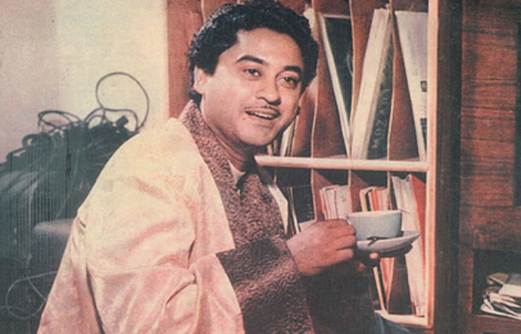 পরিচালক হিসেবেও ছিলেন সাহসী। ‘দূর গগন কি ছাঁও মে’ ও ‘ডোর কা রাহি’র মতো চলচ্চিত্রে কিশোর কুমার শুধুই কাহিনি বলেননি, বলেছিলেন জীবনবোধের এক সরল ও স্পষ্ট ভাষ্য। তিনি প্রমাণ করেছিলেন তার মেধার বিস্তার কেবল কণ্ঠেই সীমাবদ্ধ নয়।