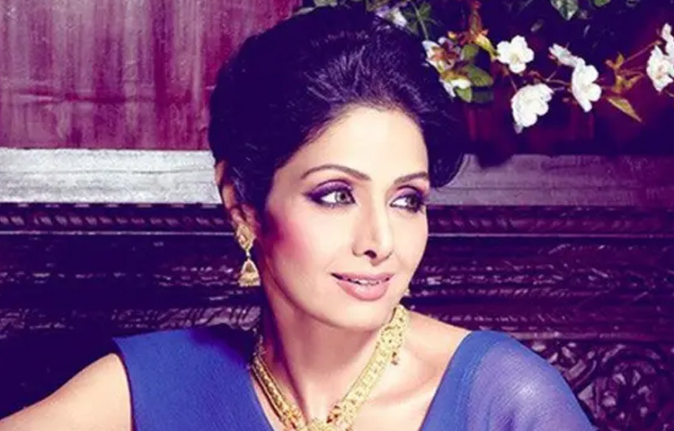 শ্রীদেবীর অভিনয় জীবন শুরু হয় শিশুশিল্পী হিসেবে। মাত্র চার বছরের বয়সে দক্ষিণ ভারতের চলচ্চিত্রে তার আত্মপ্রকাশ ঘটে। এরপর ধীরে ধীরে তিনি প্রাপ্তবয়স্কদের ভুমিকায় অভিনয় করতে শুরু করেন এবং দ্রুতই হিন্দি সিনেমার কিংবদন্তি হয়ে ওঠেন।