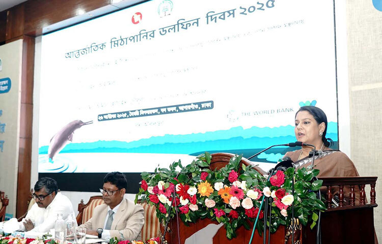 ঢাকায় আগারগাঁওয়ে বন ভবনে ‘আন্তর্জাতিক মিঠাপানির ডলফিন দিবস ২০২৫’ শীর্ষক আলোচনা সভায় প্রধান অতিথির বক্তৃতা করেন পরিবেশ, বন ও জলবায়ু পরিবর্তন উপদেষ্টা সৈয়দা রিজওয়ানা হাসান। ছবি: পিআইডি