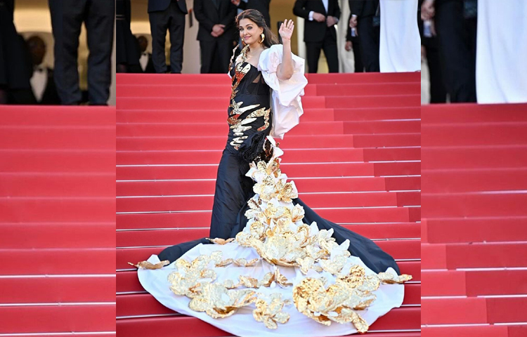 সাবেক বিশ্বসুন্দরী ঐশ্বরিয়া রাই বচ্চন প্রথম দিন রেড কার্পেটে হেঁটেছেন ভারতীয় ডিজাইনার ফাল্গুনী শেন পিককের নকশা করা কর্সেট প্যাটার্নের গাউনে। ছবি: ইনস্টাগ্রাম