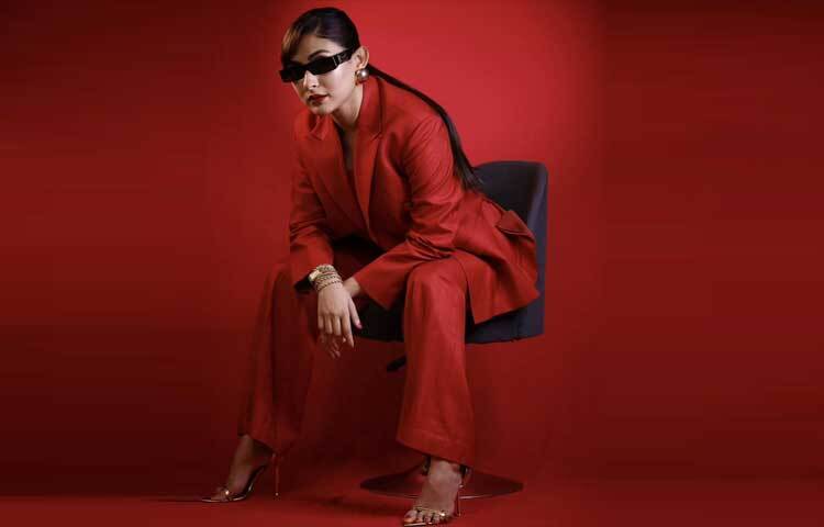 ছবির ক্যাপশনে মেহজাবীন লিখেছেন, ‘হ্যালোইন স্পেশাল’