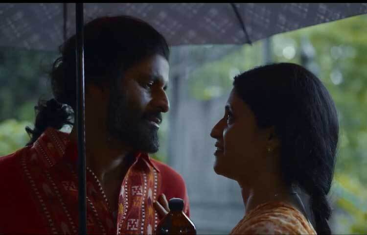 অভিনেত্রীর পাশাপাশি কঙ্কনা একজন প্রতিভাবান পরিচালকও। তার পরিচালিত প্রথম সিনোম ‘অ ডেথ ইন দ্য গঞ্জ’ (২০১৭) বেশ প্রশংসা পেয়েছিল। এটি একটি অন্তর্মুখী এবং বেদনাদায়ক গল্প, যা ভারতীয় সমাজের বিভিন্ন দিককে ফুটিয়ে তোলে। এই চলচ্চিত্র তার নির্মাণশৈলীর গভীরতা এবং দৃষ্টিভঙ্গির নতুন দিক উন্মোচন করে।