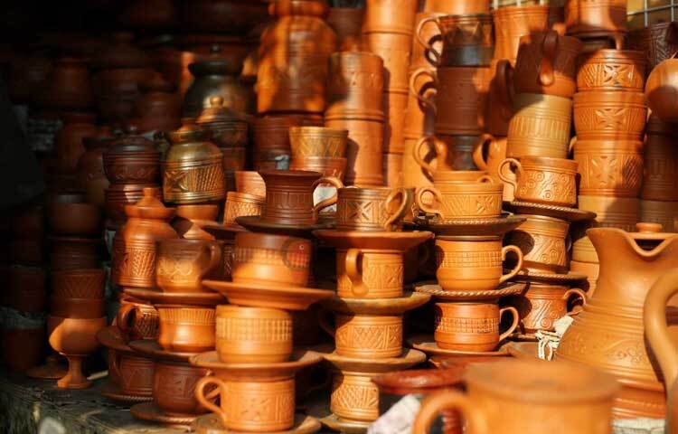 মাঠির তৈরি কাপ।