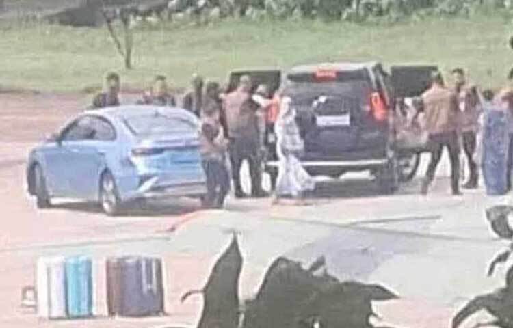 ছাত্র-জনতার তীব্র আন্দোলনের মুখে ৫ আগস্ট প্রধানমন্ত্রীর পদত্যাগ করে ভারতে পালিয়ে যান শেখ হাসিনা।