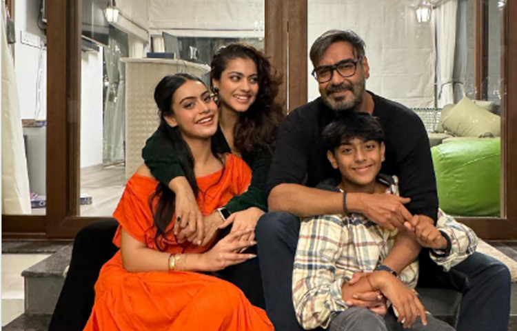 তাদের সংসারে রয়েছে নাইসা ও যুগ নামের দুই সন্তান রয়েছে। ছবি: সংগৃহীত