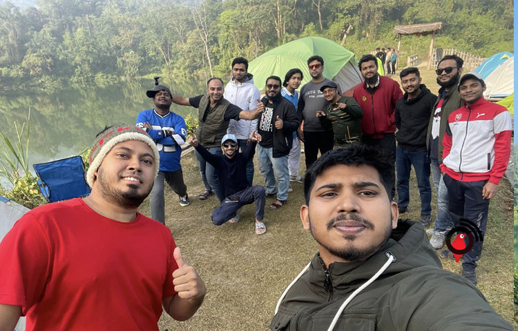 সোনাইছড়া লেকে ঘুরতে আসা পর্যটক ফখরুল হাসান ও এনামুল হক বলেন, পর্যটনকেন্দ্র হিসেবে সোনাইছড়া লেকের নাম এখনো অনেকে শুনেনি। কিন্তু ছোট এ লেকের সৌন্দর্য অতুলনীয়। ছবি: এম মাঈন উদ্দিন