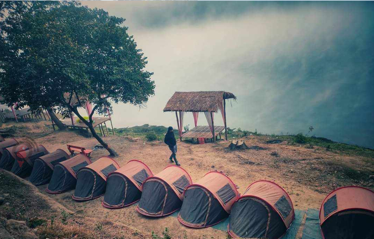 কনকনে শীতে যেন দারুণভাবে সেজেছে কাপ্তাই নিসর্গ তাঁবু ক্যাম্পিং। ছবি: সাইফুল উদ্দিন