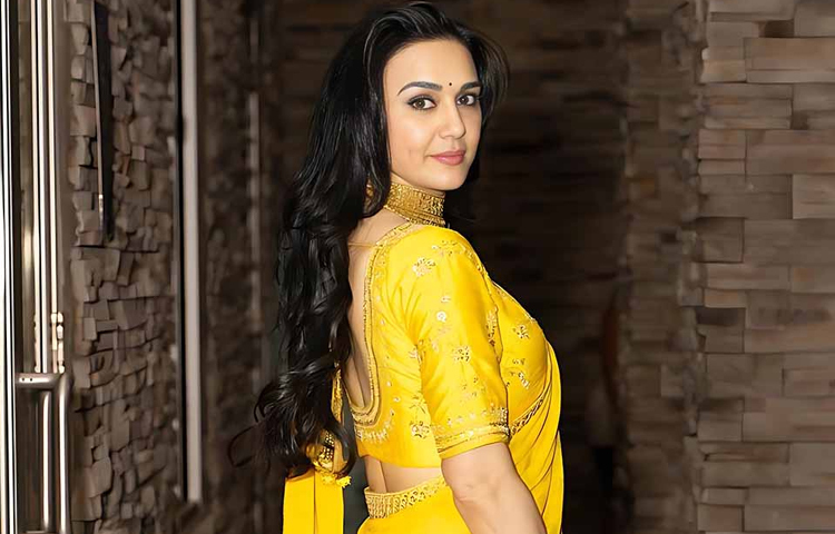 ভারতীয় একটি সংবাদ মাধ্যম সূত্রে জানা গেছে, ‘গদর’ খ্যাত সানি দেওলের পরবর্তী সিনেমা ‘লাহোর ১৯৪৭’-এর মাধ্যমেই নাকি পর্দায় ফিরতে যাচ্ছেন প্রীতি। সেই সিনেমার লুক টেস্টের জন্যই নাকি বিদেশ থেকে মুম্বাইয়ে ফিরেছেন তিনি। ছবি: সংগৃহীত