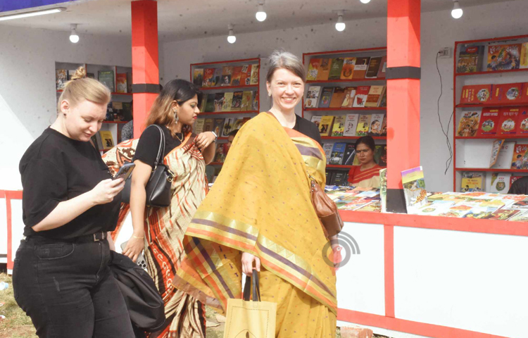 শুধু বাঙালি নয়, আসছেন বিদেশিরা। ছবি: বিপ্লব দীক্ষিত