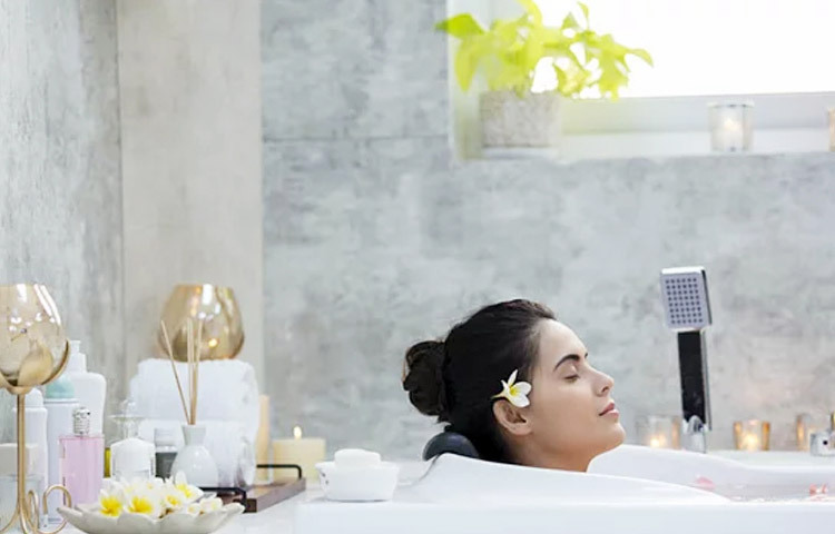 চা পাতা অ্যান্টি-অক্সিডেন্ট হিসেবে কাজ করে। তাই গোসলের পানিতে কিছুক্ষন টি ব্যাগ ডুবিয়ে রাখুন। তাহলে আপানার ত্বক আরও মসৃণ-উজ্জ্বল হবে। ছবি: সংগৃহীত