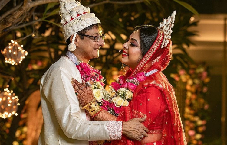 সহ-অভিনেতা থেকে স্বামী-স্ত্রী হওয়ার এ দীর্ঘ যাত্রায় এসেছে অনেক বাধা-বিপত্তি। কিন্তু হাত ছাড়েননি একে-অপরের। বরং আরও বেশি কাছাকাছি এসেছেন দুজনে। ছবি: সংগৃহীত