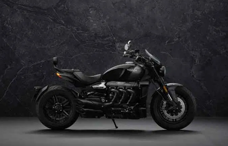 দুর্দান্ত এ বাইকের ফিচার্সের ক্ষেত্রে পাবেন টিএফটি স্ক্রিন, কর্নারিং অ্যান্টি লক ব্রেকিং সিস্টেম, এলইডি লাইটিং, ডে টাইম রানিং ল্যাম্প, হিল্ড হোল্ড কন্ট্রোল (পাহাড়ি রাস্তার জন্য), ক্রুজ কন্ট্রোল, কি লেস ইগনিশন এবং ব্যাকলিট সুইচ। মোটরসাইকেলে পাবেন ইউএসবি চার্জিং পোর্টও। আরও দুটি ফিচার রয়েছে। তবে তা আলাদা করে অ্যাক্সেসরিজ হিসাবে নিতে হবে। বাইকের সঙ্গে পাবেন না। ছবি: সংগৃহীত