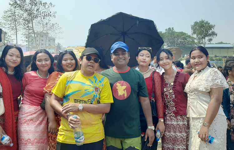 পুরোনো বছরের সব গ্লানি ও দুঃখ মুছে নতুনভাবে পরিশুদ্ধির জন্য এই উৎসব। ছবি: মাহবুবুল ইসলাম পলাশ