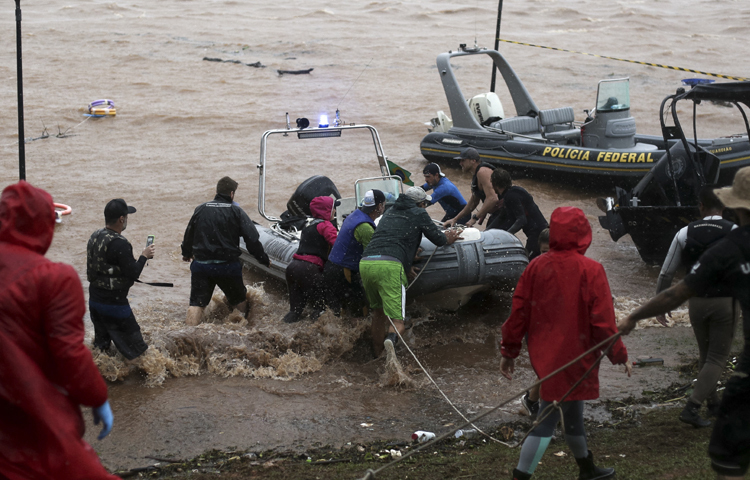 দক্ষিণ আমেরিকার বৃহত্তম দেশটি সম্প্রতি বেশ কয়েকবার প্রতিকূল আবহাওয়ার সম্মুখীন হয়েছে। এর আগে গত সেপ্টেম্বরে একটি ঘূর্ণিঝড়ে অন্তত ৩১ জন প্রাণ হারিয়েছেন। ছবি: এএফপি
