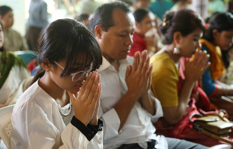 সারাদেশের মতো রাজধানীতেও পালন হচ্ছে পবিত্র বুদ্ধপূর্ণিমা। ছবি: মাহবুব আলম