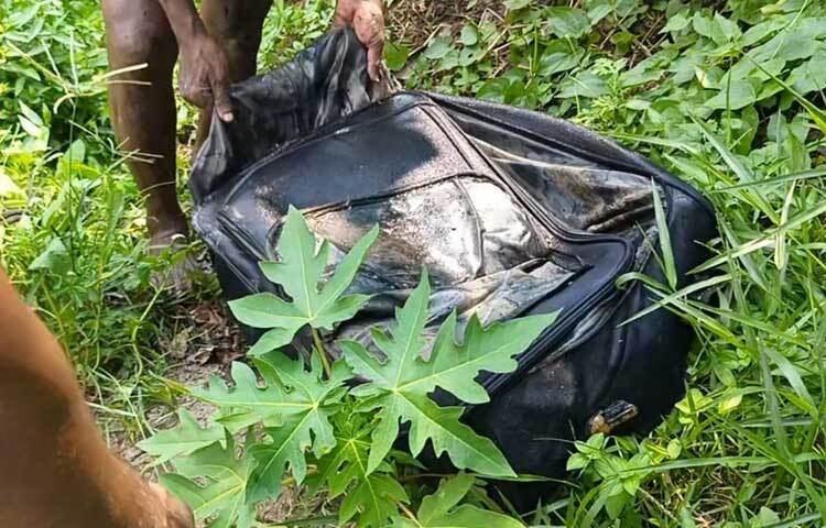 ব্যাপক তল্লাশির পরেও মরদেহের কোনো অংশ খুঁজে না পাওয়ায় দুপুর ২টার দিকে অভিযান বন্ধ করে দেন কর্মকর্তারা। ছবি: ধৃমল দত্ত